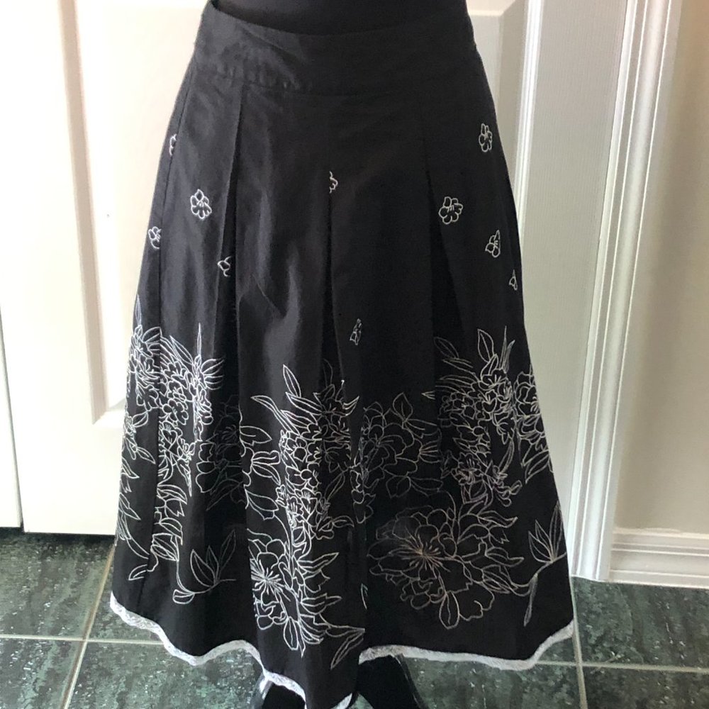 black and white summery "elementz" brand  skirt - S